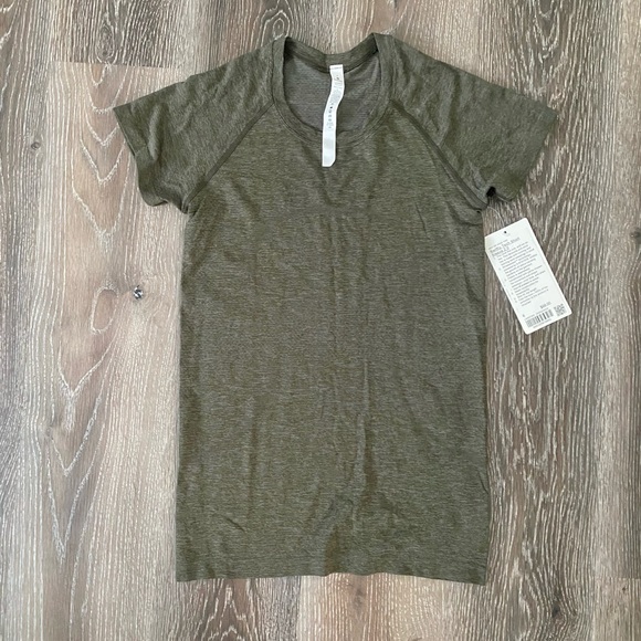 NWT Lululemon Swiftly Tech Short Sleeve 2.0 - 6 - Picture 1 of 4